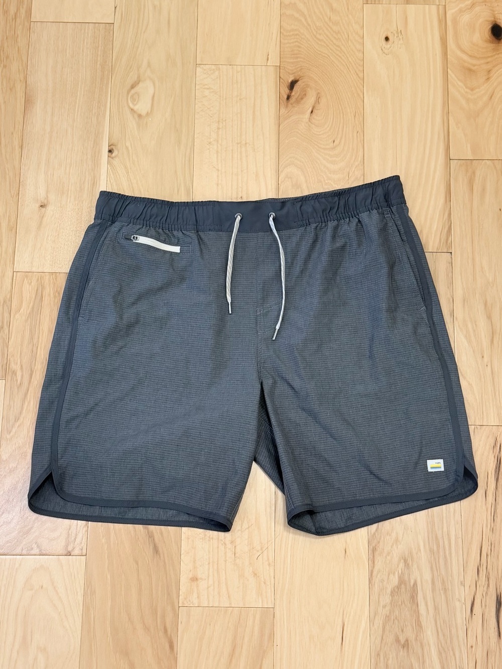 LIKE NEW Vuori Men’s Banks Athletic Shorts 7”
